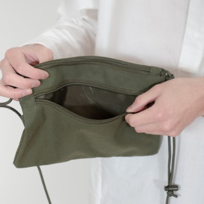 【KEYMEMORY　鎌倉】フラットサコッシュ OLIVE　1個