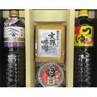 ヤマイチ醤油 味の司×1本 ヤマイチのつゆ×1本 文殊味噌×1個  辛味噌×1個　調味料セット