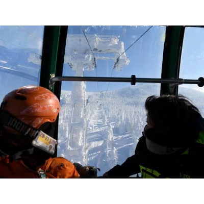 蔵王山岳インストラクターがご案内!樹氷☆霧氷を楽しみながらのかんじきスノートレッキング(3名様用)