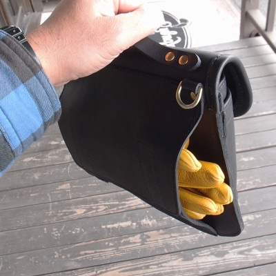 ラフテール　Gazelle ブラック　ワンタッチ着脱の二輪用鞄　栃木レザー製シュリンクレザー使用