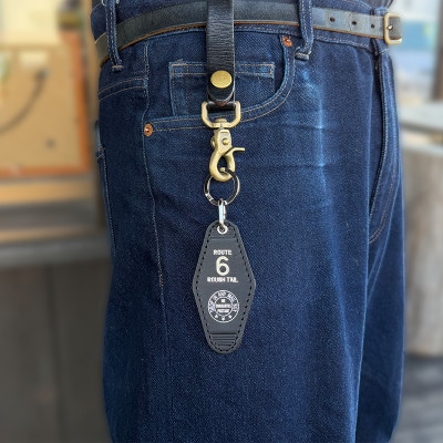 ラフテール【栃木レザー製牛革使用　モーテルキーホルダー】ブラック×シルバー