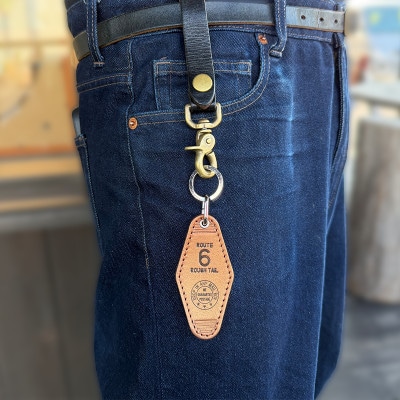 ラフテール【栃木レザー製牛革使用　モーテルキーホルダー】ブラス×ブラック