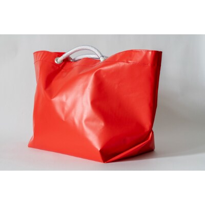 市場TOTEでお買い物|小樽にいつまでも市場文化が残って欲しいと願いを込め【レッド】