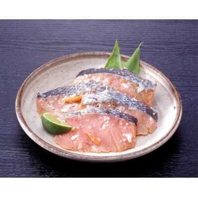 北海道小樽市秋鮭飯寿し1kg(化粧箱)