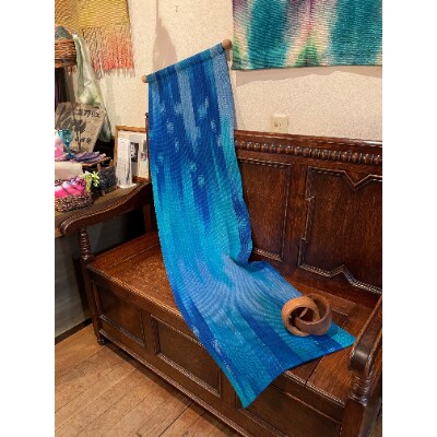 寺岡和子作のタペストリー「思い出の海」