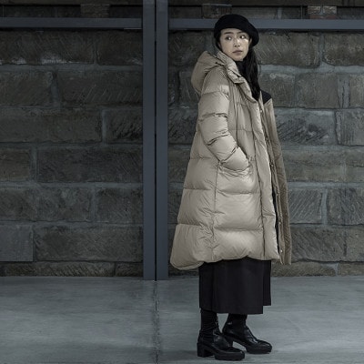 北海道ダウン:RETAR NUY/MAW ロングダウンコート25 女性サイズ ベージュ/Mサイズ