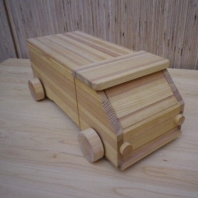 初節句のお祝いにぴったり♪知育玩具【熊野杉のトラック型の積み木58P】