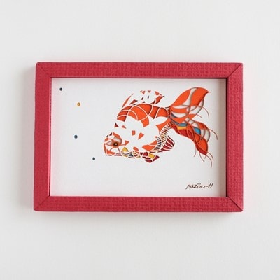 金魚のきり絵アートインテリア【pazoo-ll(パズール)金魚】小赤(ハガキサイズ、額:赤色)