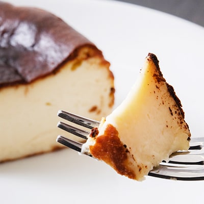 クッチーニのバスク風チーズケーキ　与謝野町産米粉使用でグルテンフリーの手作りケーキ　ホール15cm