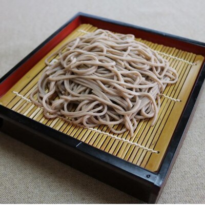 菊水そば　8食分 (200g×4パック) 　お祝いやギフトにもオススメ、小分けになった生そば