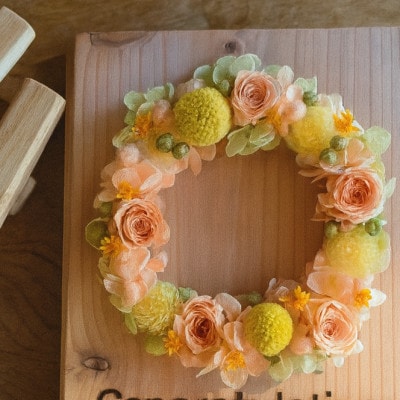 【おめでとうギフト】記憶に残る記念プリザーブドフラワー　祝福の想いを刻み花で彩る特別な人気の贈り物　