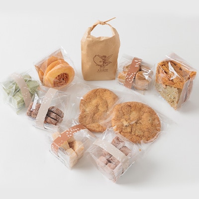 栽培期間中、農薬・化学肥料不使用の米粉で丁寧に作った焼き菓子8種と米菓子の詰め合わせ　