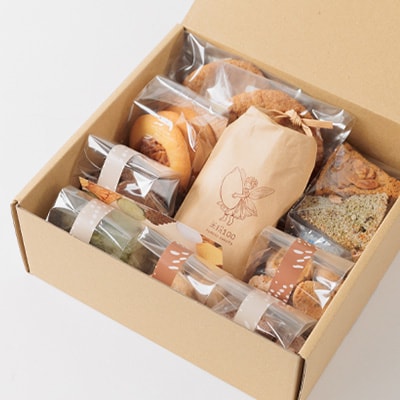 栽培期間中、農薬・化学肥料不使用の米粉で丁寧に作った焼き菓子8種と米菓子の詰め合わせ　