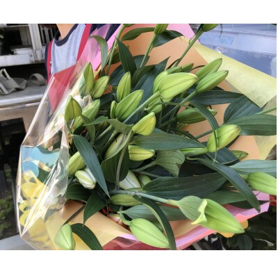華やかで香り高いユリの花束(ピンク色10本)