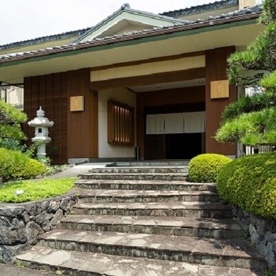 「食彩あら川」の伊勢海老入り豪華和中おせち三段重(4~5人前)