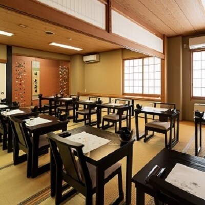 「食彩あら川」の伊勢海老入り豪華和中おせち三段重(4~5人前)