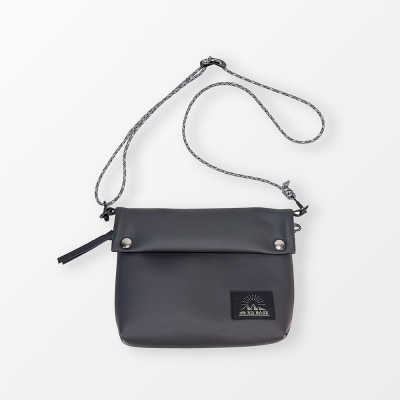 SG BASEミニショルダーバッグ_Sleek Black　自動車内装端材のアップサイクル