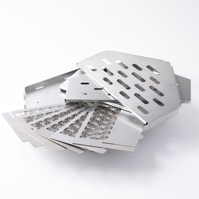 職人の技と美が融合した「麻柄焚き火台」～六角デザイン・折りたたみ脚式～