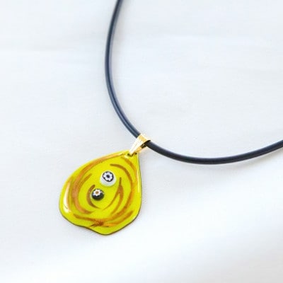 【七宝工芸家　中島たか子】七宝焼　オーナメント入りイエローペンダント