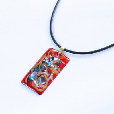 【七宝工芸家　中島たか子】七宝焼　レッド角ペンダント
