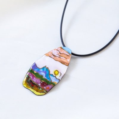 【七宝工芸家　中島たか子】七宝焼　月をめでるペンダント