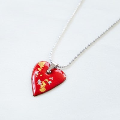 【七宝工芸家　中島たか子】七宝焼　赤いハートペンダント