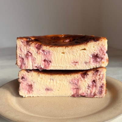 とろけるいちごバスクチーズケーキ