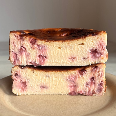 とろけるいちごバスクチーズケーキ