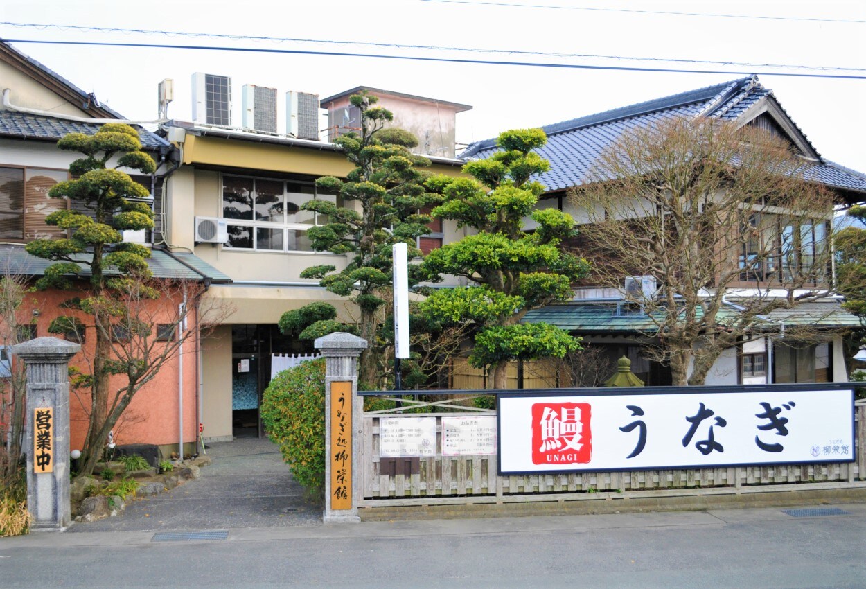 鰻の蒲焼き1尾 (柳栄館)