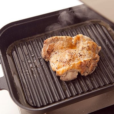 [UCHICOOK] 「蒸し+焼く」スチームグリル(メタルカバー付) レッド【018P060】