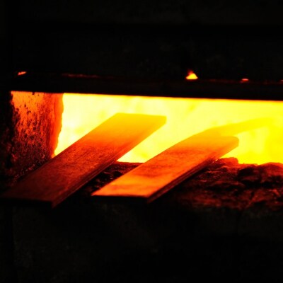 [金次郎] 三徳包丁(両刃)  刃渡り165mm 右利き 左利き 対応 燕三条製【103S002】