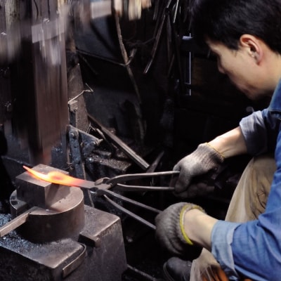 [金次郎] アジ切り包丁(片刃) 刃渡り120mm 右利き用 鋼 燕三条製 贈答 【083S005】