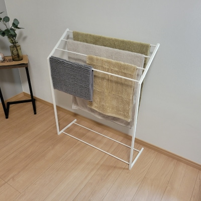 バスタオルスタンド サテンホワイト スリム コンパクト 新生活 一人暮らし 【025S076】