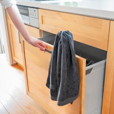 すっきり暮らす 浮いてみえるタオルホルダー ロー 燕三条製 [ビーワーススタイル]【010S856】