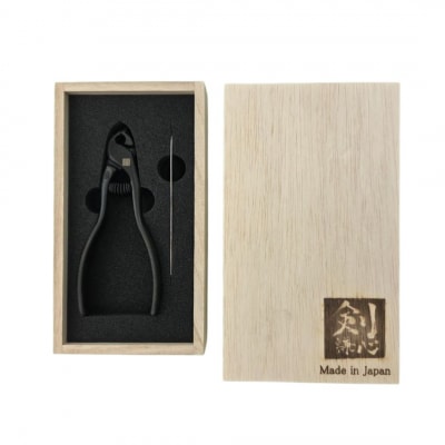 剣謙心 黒染 ニッパー型 爪切 桐箱入 燕三条製 028S048
