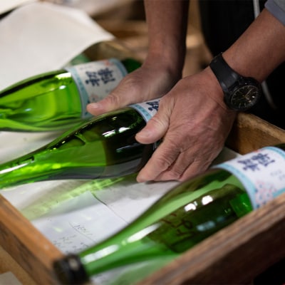 津和野の地酒『初陣』純米酒と純米辛口原酒の2本セット(水引の飾り付き)
