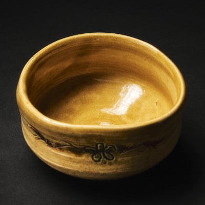 【作家もの】味わい深い花模様の抹茶碗 B
