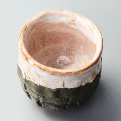 【作家もの】自然界の亀裂を表現した味わい深い「裂華紋」ぐい呑み F