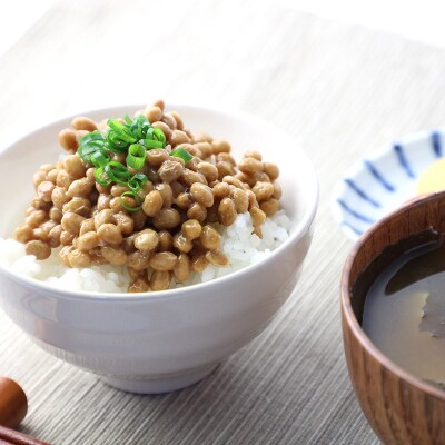 角館納豆製造所 藁苞入り納豆食べ比べ(ひきわり納豆、小粒納豆)各2個|02_knm-030201