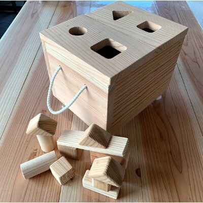 無垢の杉で作った積み木セット(専用ケース付き50ピース)