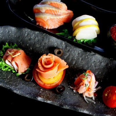 北海道 知床産 サーモンスライス(香草〆) 70g×2パック　化学調味料不使用