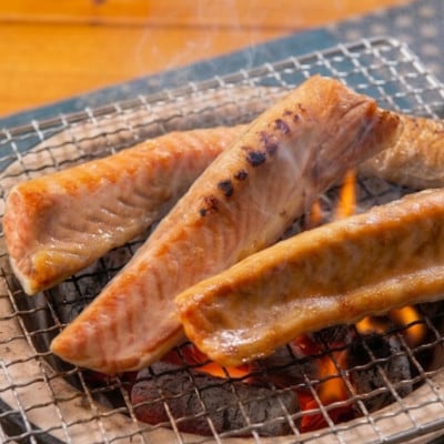 【北海道斜里町産】秋鮭ハラス(甘塩) 200g×4パック　シャケの脂乗りのよい部位!