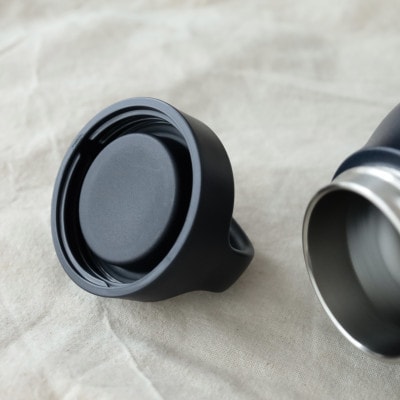 知床トコさん ウォーター タンブラー ネイビー 550ml×1本 蓋付き 軽量【KINTO】