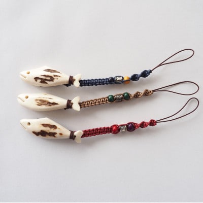 鹿の角ストラップ(茶)　知床で手作り【エゾシカコウボウカルぺ】