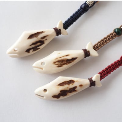 鹿の角ストラップ(茶)　知床で手作り【エゾシカコウボウカルぺ】