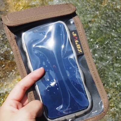 知床財団オリジナルロゴ入りスマホケースとステッカーセット【コヨーテ】