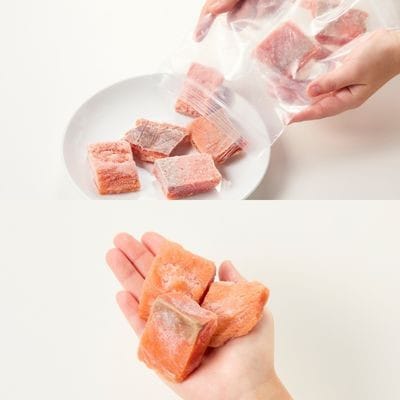 【訳あり】北海道斜里町産 骨取り&皮取り 無塩 天然ダイスサーモン 1kg【無添加】