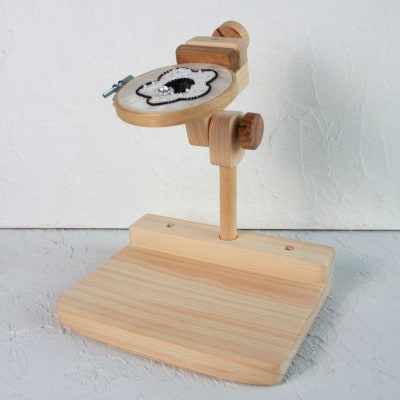 刺繍丸枠スタンド(ひのきC+)丸ハンドル・マグネット・グリップ2種付属　※丸枠は付属しません