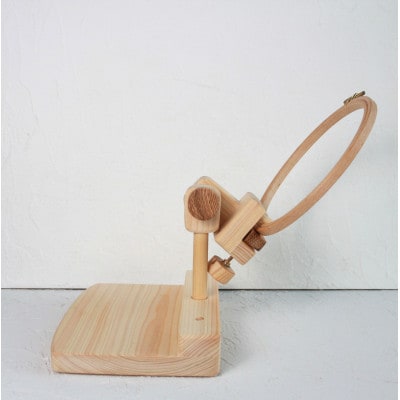 刺繍丸枠スタンド(ひのきC+)丸ハンドル・マグネット・グリップ2種付属　※丸枠は付属しません