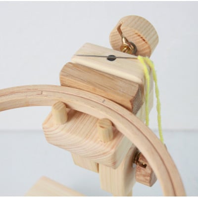 刺繍丸枠スタンド(ひのきC+)丸ハンドル・マグネット・グリップ2種付属　※丸枠は付属しません